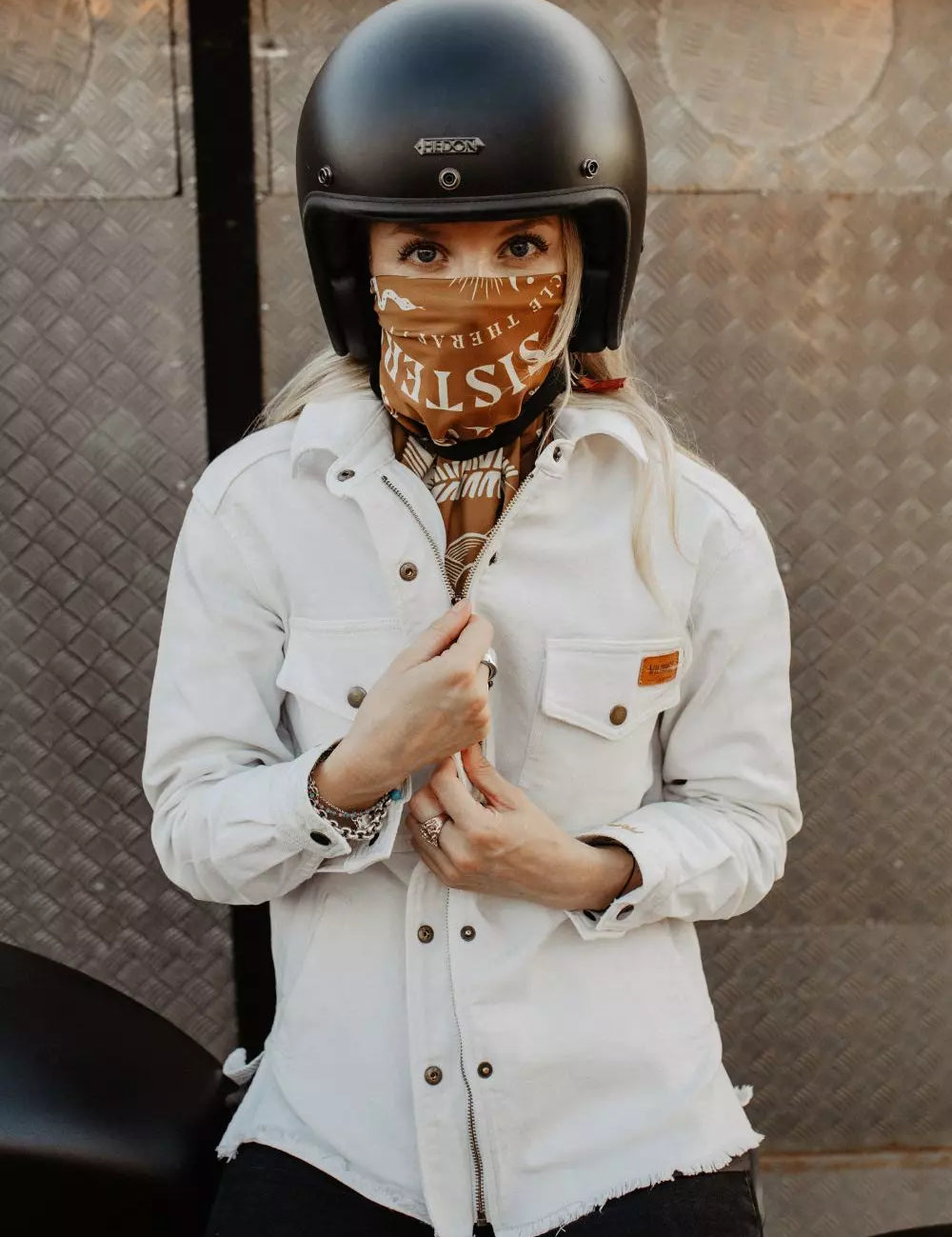 foulard_moto_therapy_camel_wildust.webp