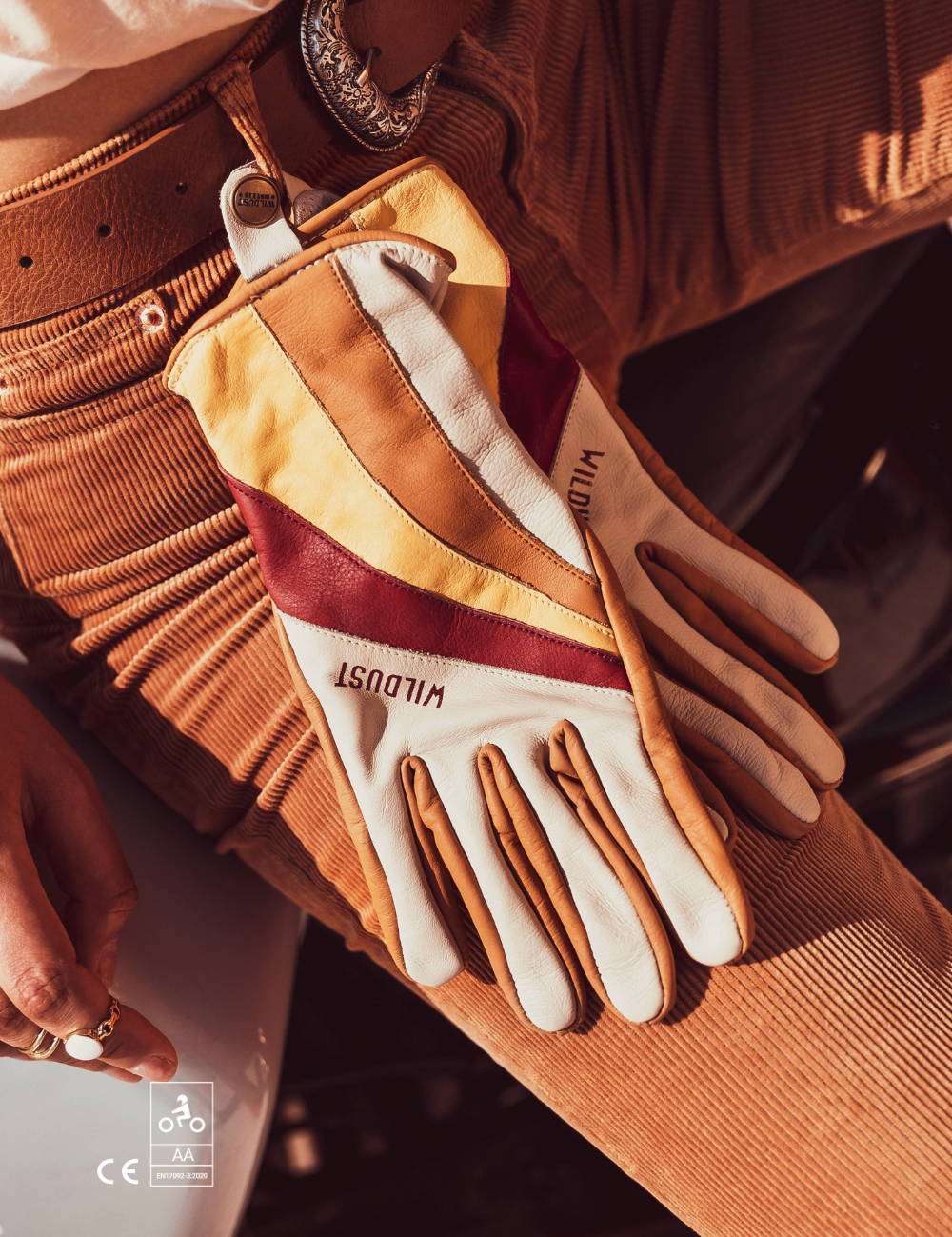 home_gants_moto_dba9f4cb-f6fd-4cff-b931-aac540262c76.png